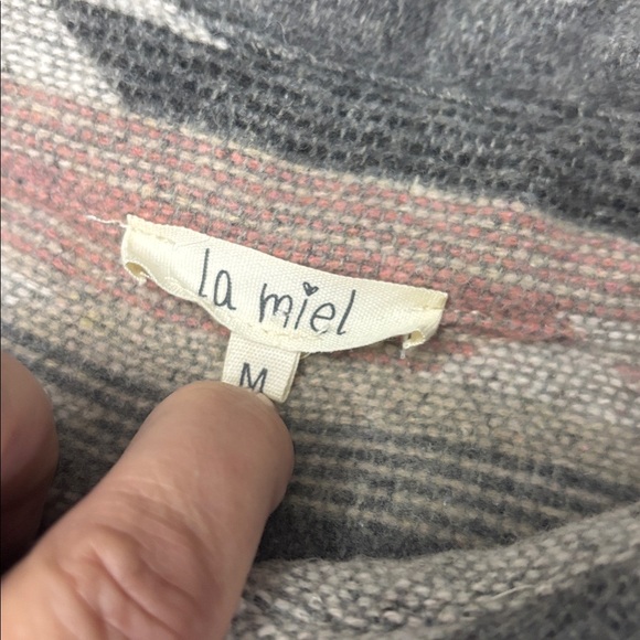 La Miel Aztec Patterned Button-Up Jacket - Picture 4 of 12